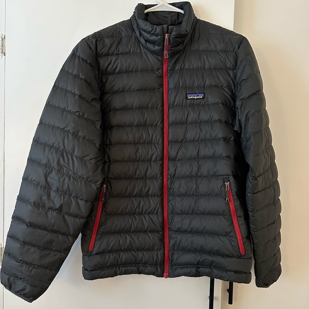 Patagonia Men’s Black Puffer Jacket with Red Zipper Accents